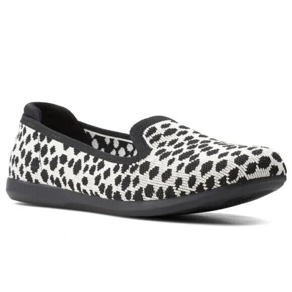 Clarks NWT Carly Dream Loafer White Interest Polka Dot Knit 6 W Soft NEW - Picture 1 of 9